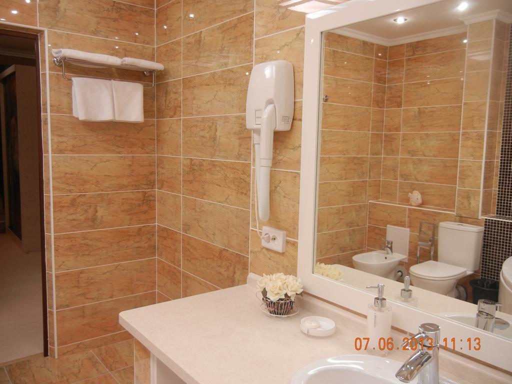 Mereke Hotel Ustʼ-Kamenogorsk Habitación foto