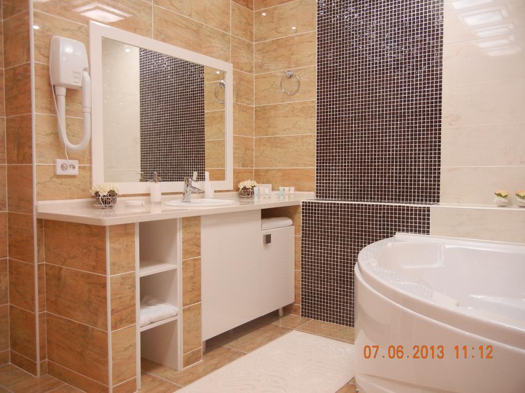 Mereke Hotel Ustʼ-Kamenogorsk Habitación foto