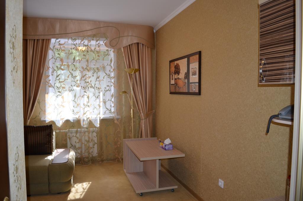 Mereke Hotel Ustʼ-Kamenogorsk Habitación foto