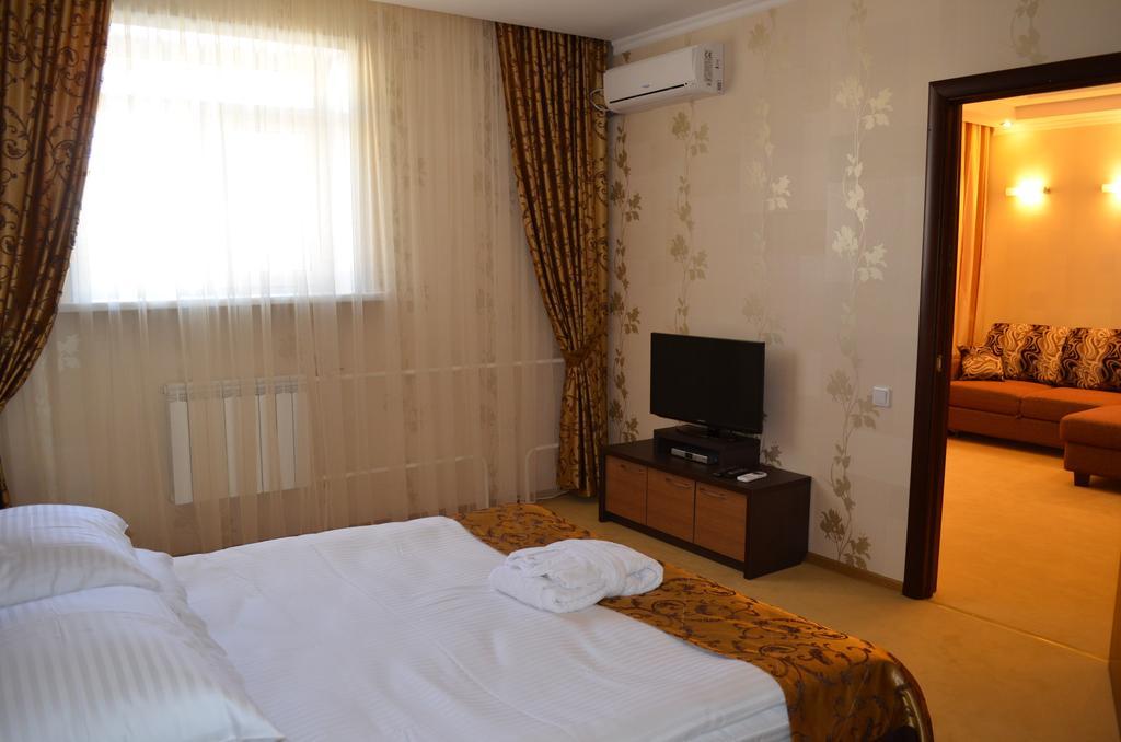 Mereke Hotel Ustʼ-Kamenogorsk Habitación foto