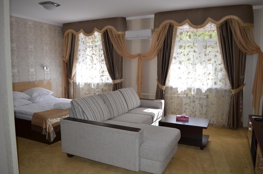 Mereke Hotel Ustʼ-Kamenogorsk Habitación foto
