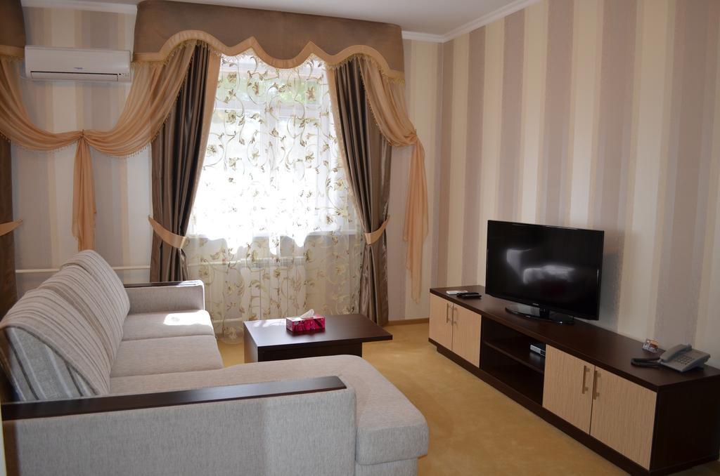 Mereke Hotel Ustʼ-Kamenogorsk Habitación foto