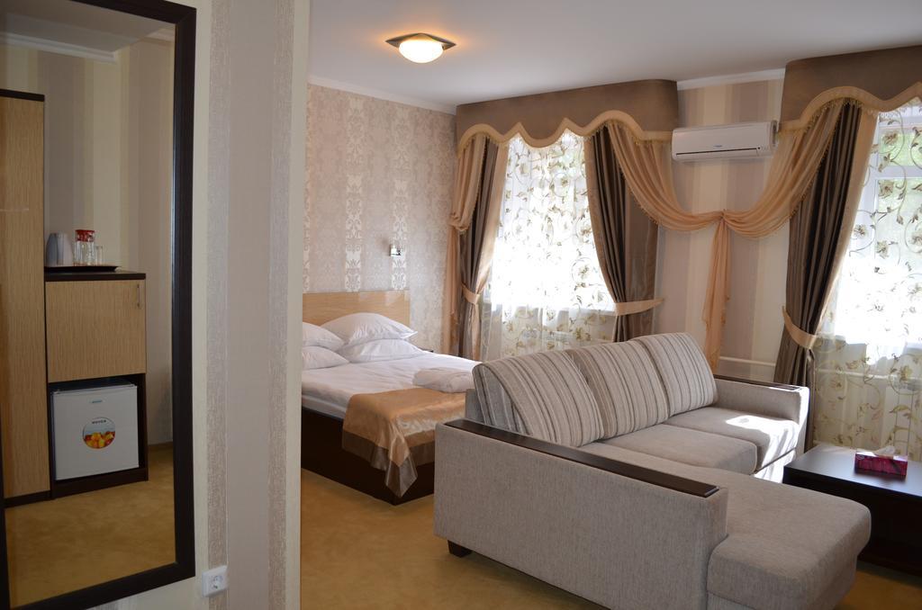 Mereke Hotel Ustʼ-Kamenogorsk Habitación foto