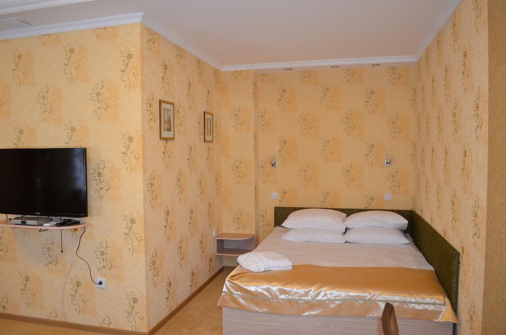 Mereke Hotel Ustʼ-Kamenogorsk Habitación foto