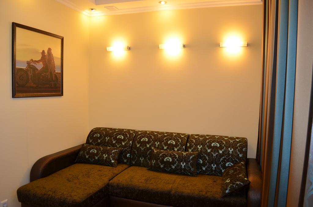 Mereke Hotel Ustʼ-Kamenogorsk Habitación foto
