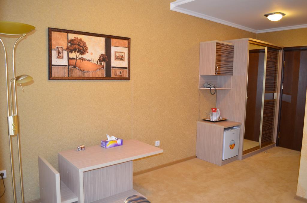 Mereke Hotel Ustʼ-Kamenogorsk Habitación foto