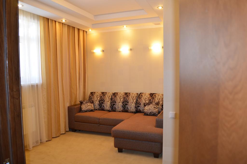 Mereke Hotel Ustʼ-Kamenogorsk Habitación foto