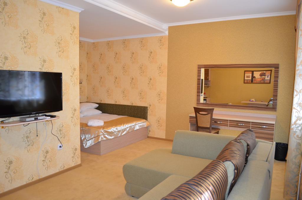 Mereke Hotel Ustʼ-Kamenogorsk Habitación foto