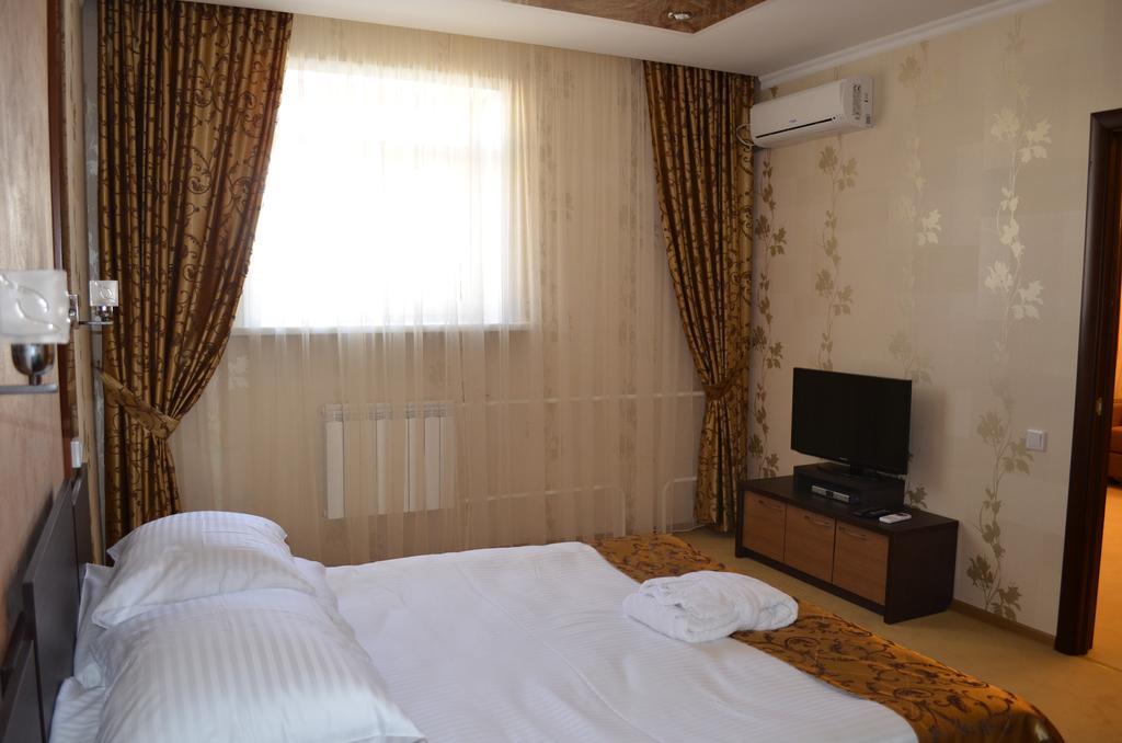 Mereke Hotel Ustʼ-Kamenogorsk Habitación foto