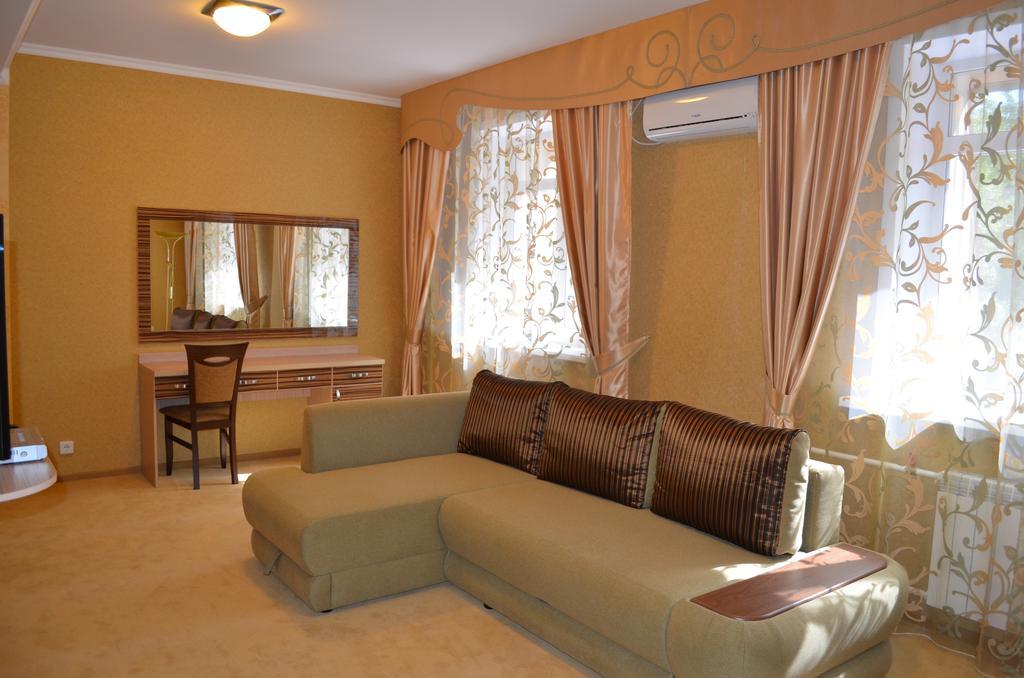 Mereke Hotel Ustʼ-Kamenogorsk Habitación foto