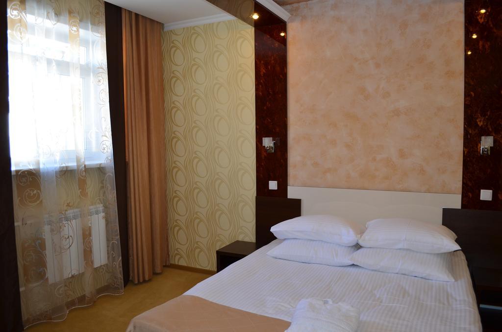 Mereke Hotel Ustʼ-Kamenogorsk Habitación foto