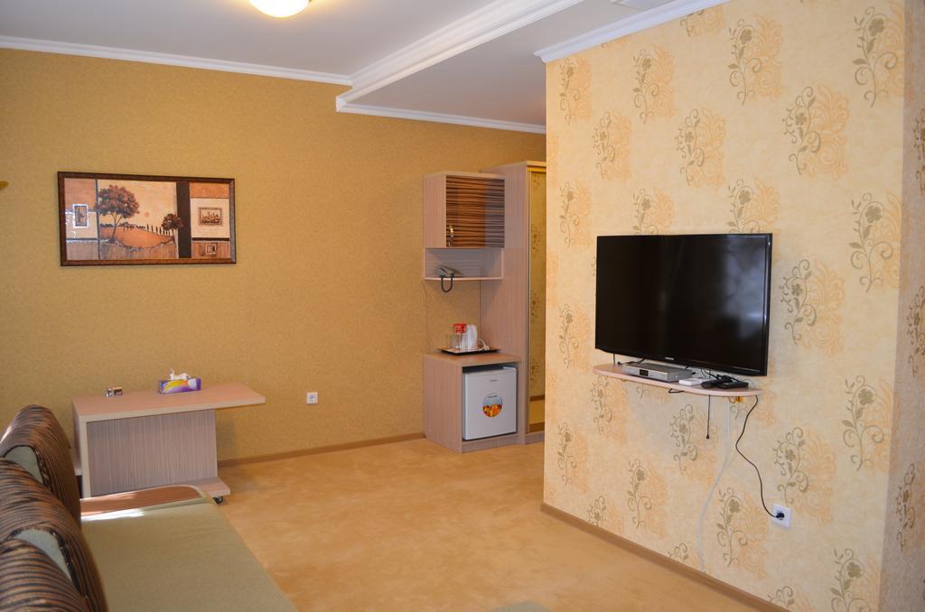 Mereke Hotel Ustʼ-Kamenogorsk Habitación foto